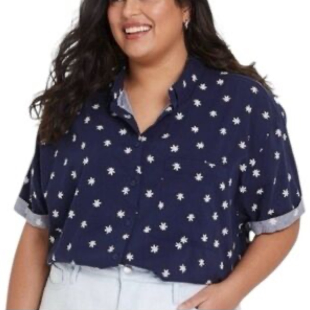 NWT Ava & Viv Navy Top with White Daisy Print. Sz 4X